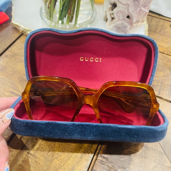 Gucci Big Sunglasses 🕶️ GG1072S - Picture 6 of 8